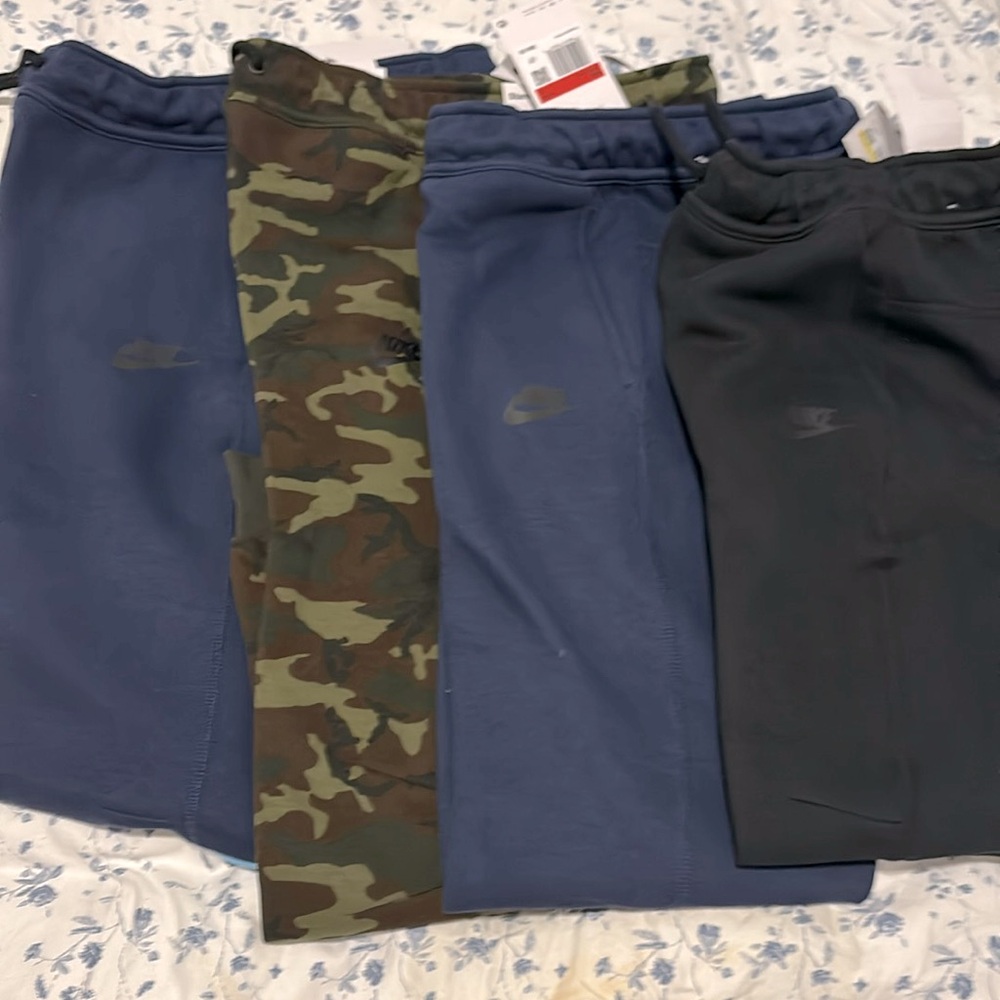 Brand new Kids Nike Tech Pants🔥🔥🔥